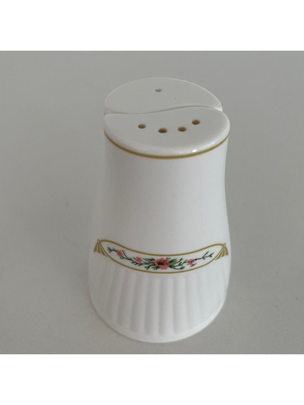 VINTAGE Wedgwood Hotelware Nesting Salt & Pepper Shakers Floral Made England